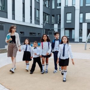 English For Kids 13 - Welcoming visitor at school